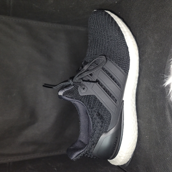 #130 Adidas WOMEN Black Running Shoes - Picture 1 of 7